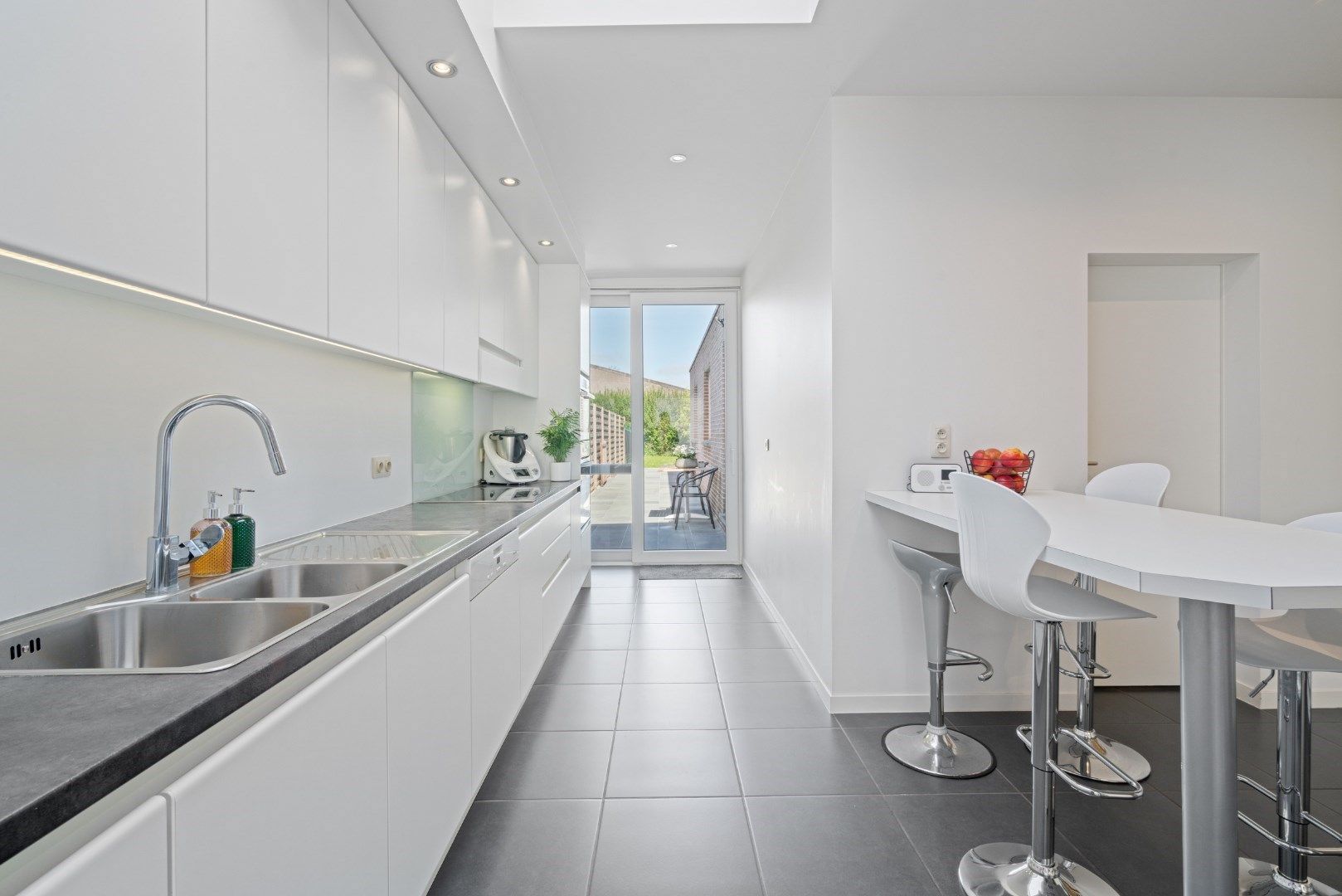 GERENOVEERDE WONING MET 3 SLAAPKAMERS EN TUIN foto 5