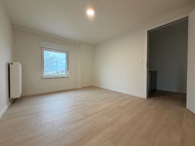 GERENOVEERDE HALFOPEN BEBOUWING TE HUUR IN DOORNZELE foto 8