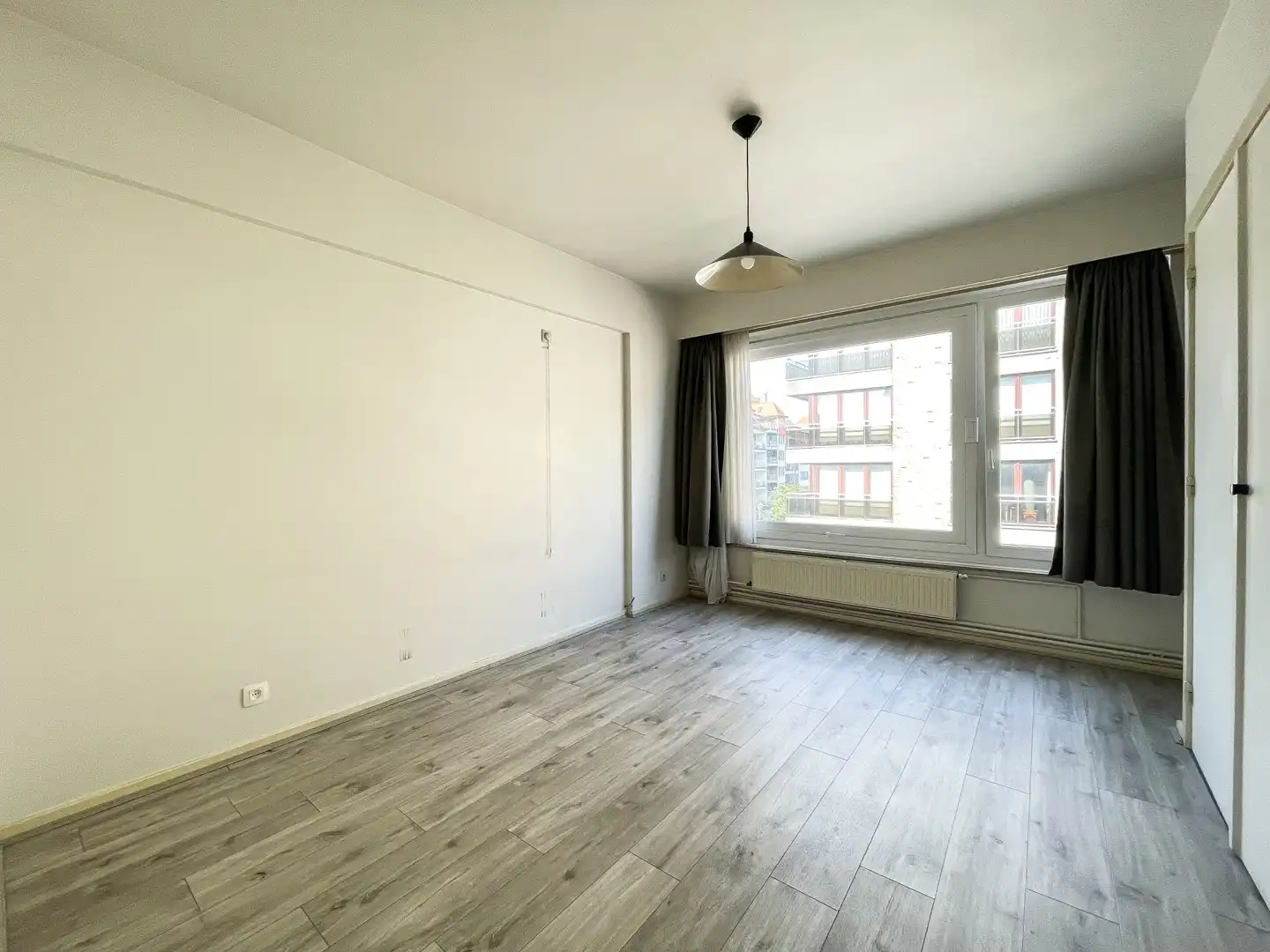 Recent gerenoveerd, lichtvol hoekappartement. Riant zicht op Lippenslaan en Kopsdreef. Mogelijkheid tot aankoop garage op gelijkvloers.  foto 10