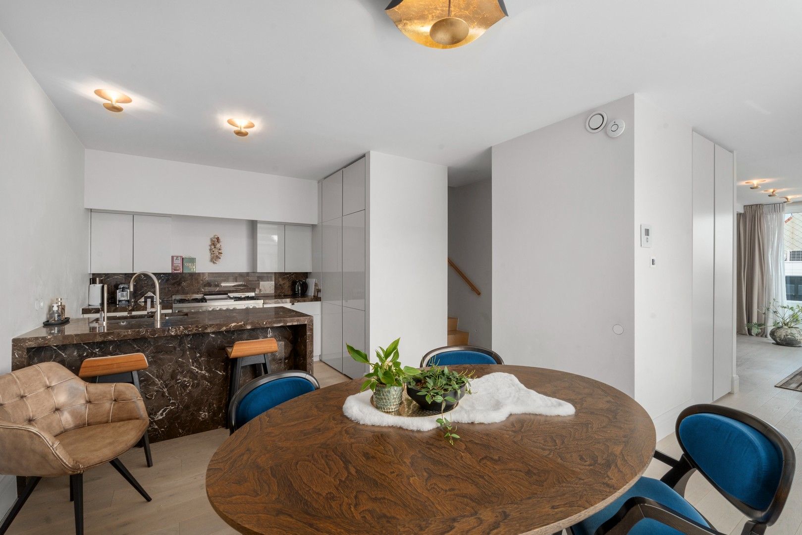 Prachtig penthouse met unieke zonneterrassen gelegen in het centrum van Knokke, op wandelafstand van de zee en de winkels. foto 4