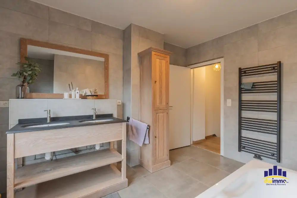 Instapklare, volledig gerenoveerde woning met 4 slaapkamers & ruime tuin in Evergem foto 12