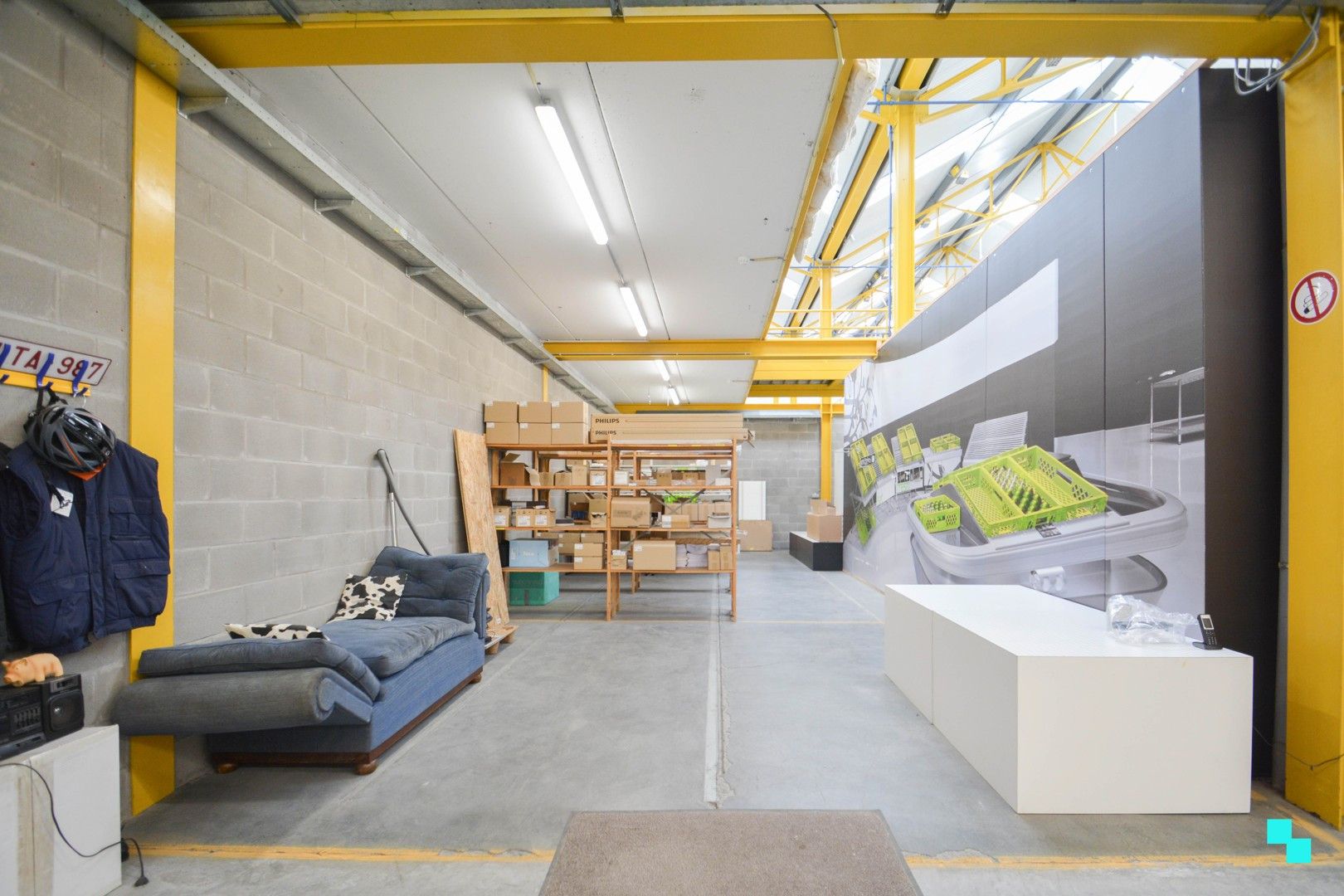 Commercieel gebouw met magazijn in het centrum van Izegem foto 16