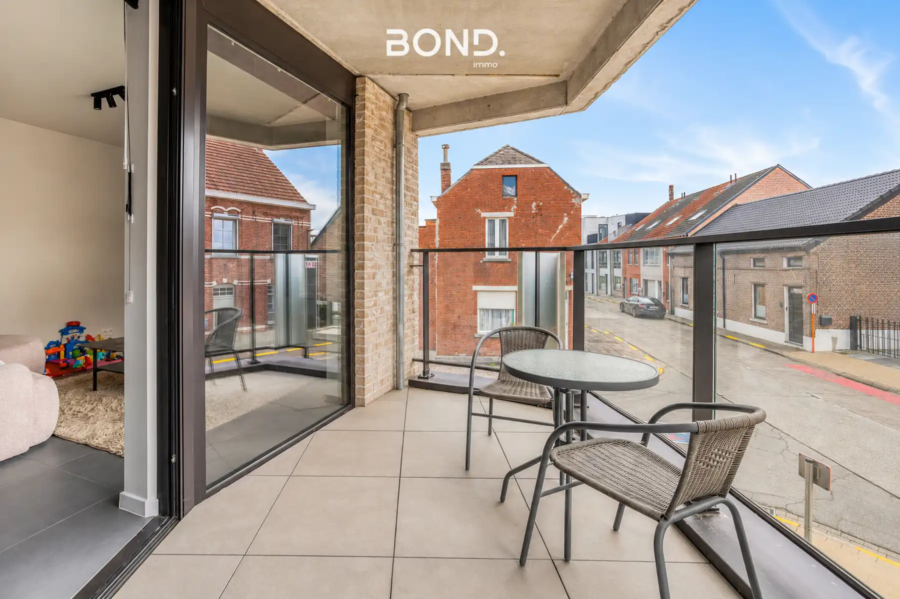 Instapklaar 2-slaapkamer appartement met terras en parking foto 8