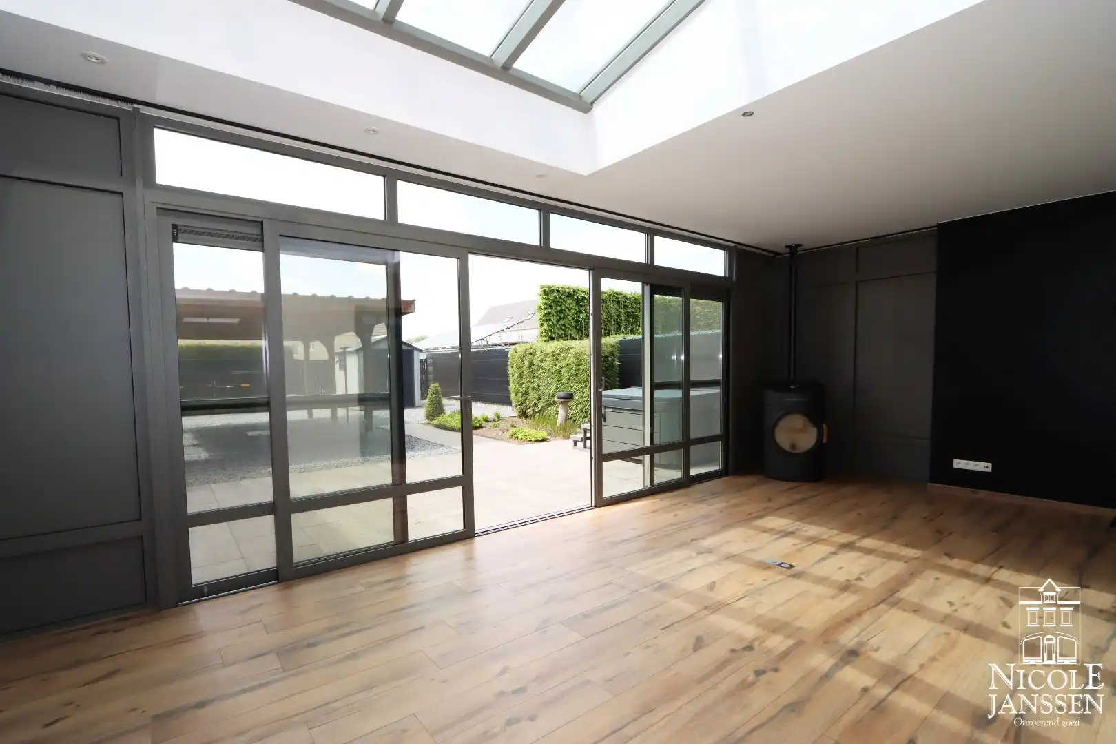 Instapklaar handelspand met ruim ingedeelde woning met leuk tuintje foto 17