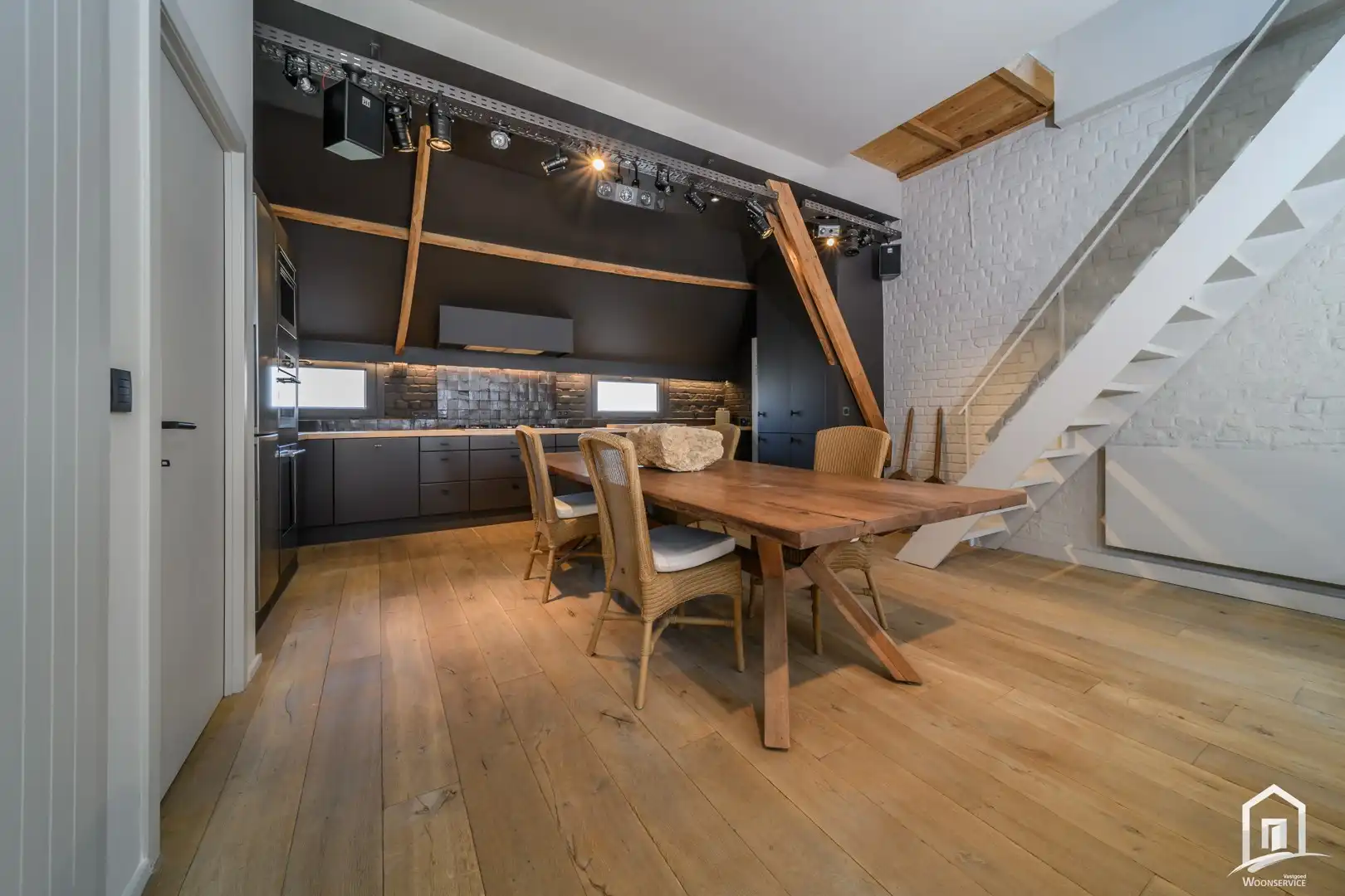 Unieke loftwoning met inpandige garage foto 6