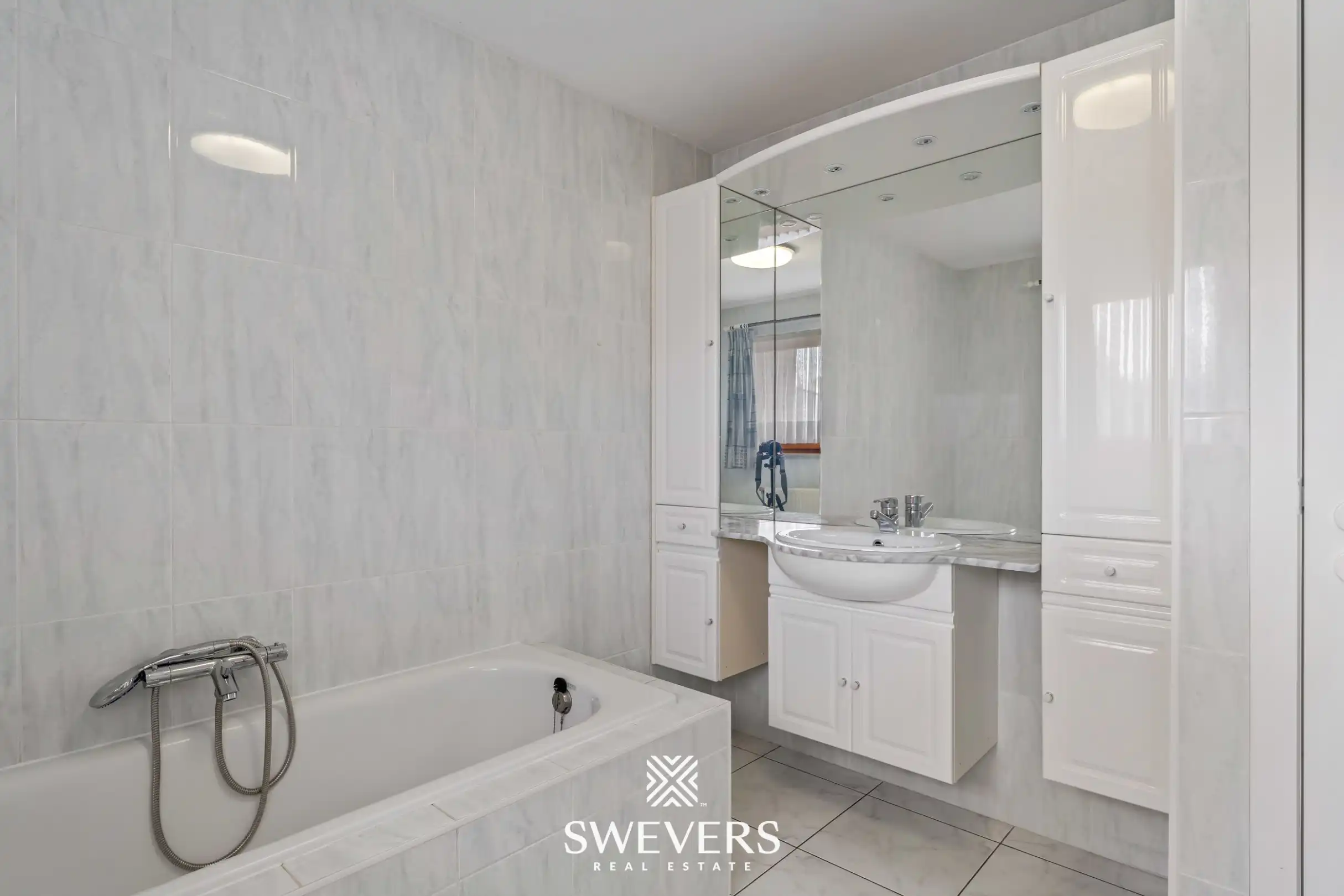 Goed onderhouden woning met twee slaapkamers, nabij de autostrade foto 8