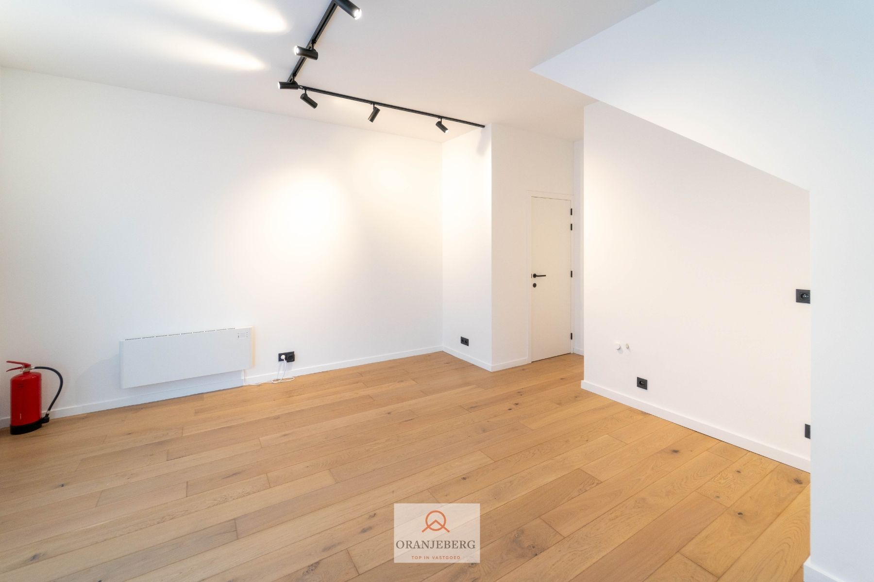 Lichtrijke handels-/ kantoorruime te koop te Sint-Amandsberg foto 14