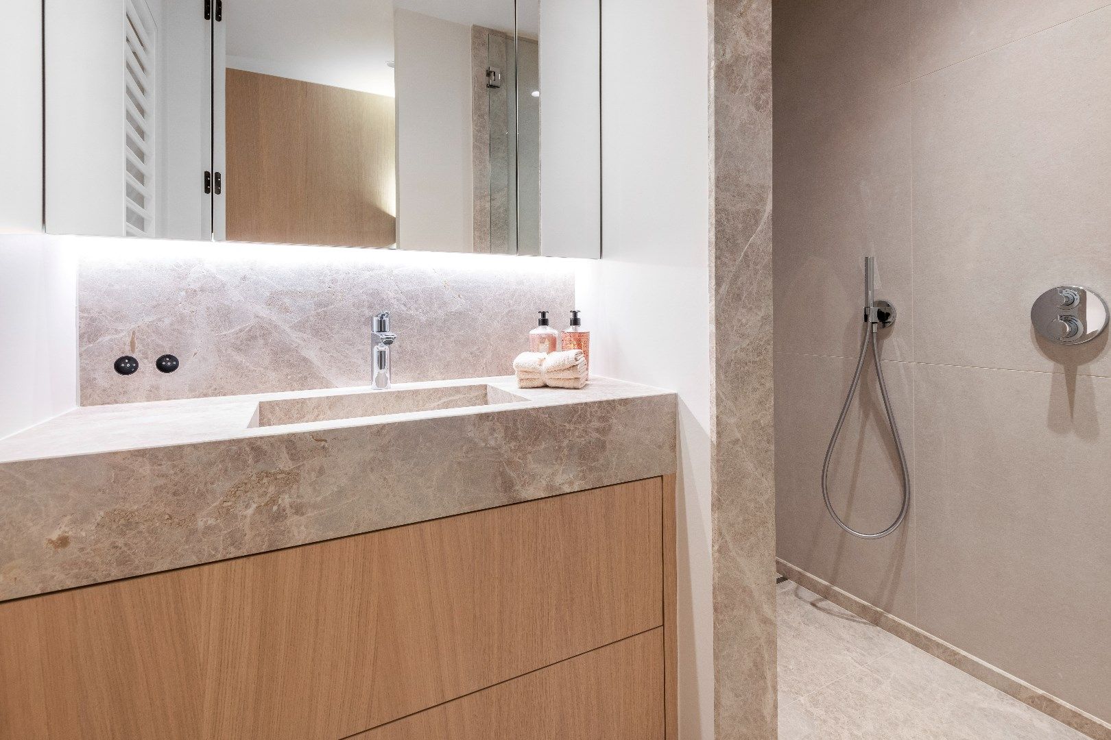 Luxueus gerenoveerd appartement gelegen op minder dan 100 meter van het strand foto 9