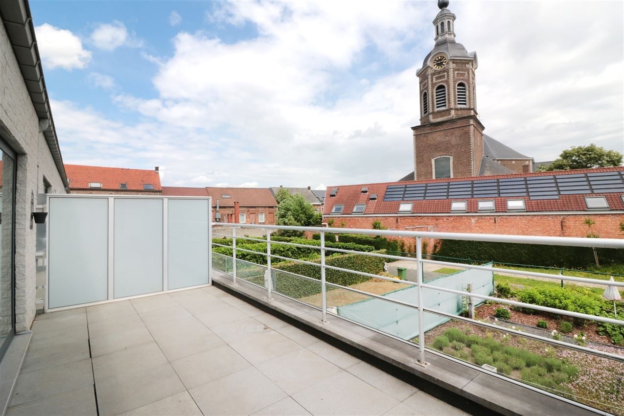 Triplex met groot zuidterras, garage, nabij E314 foto 4