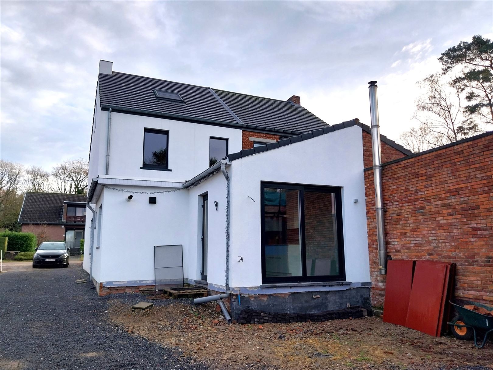 TE HUUR: Gerenoveerde halfopen bebouwing met 3 slaapkamers en ruime tuin! foto 31