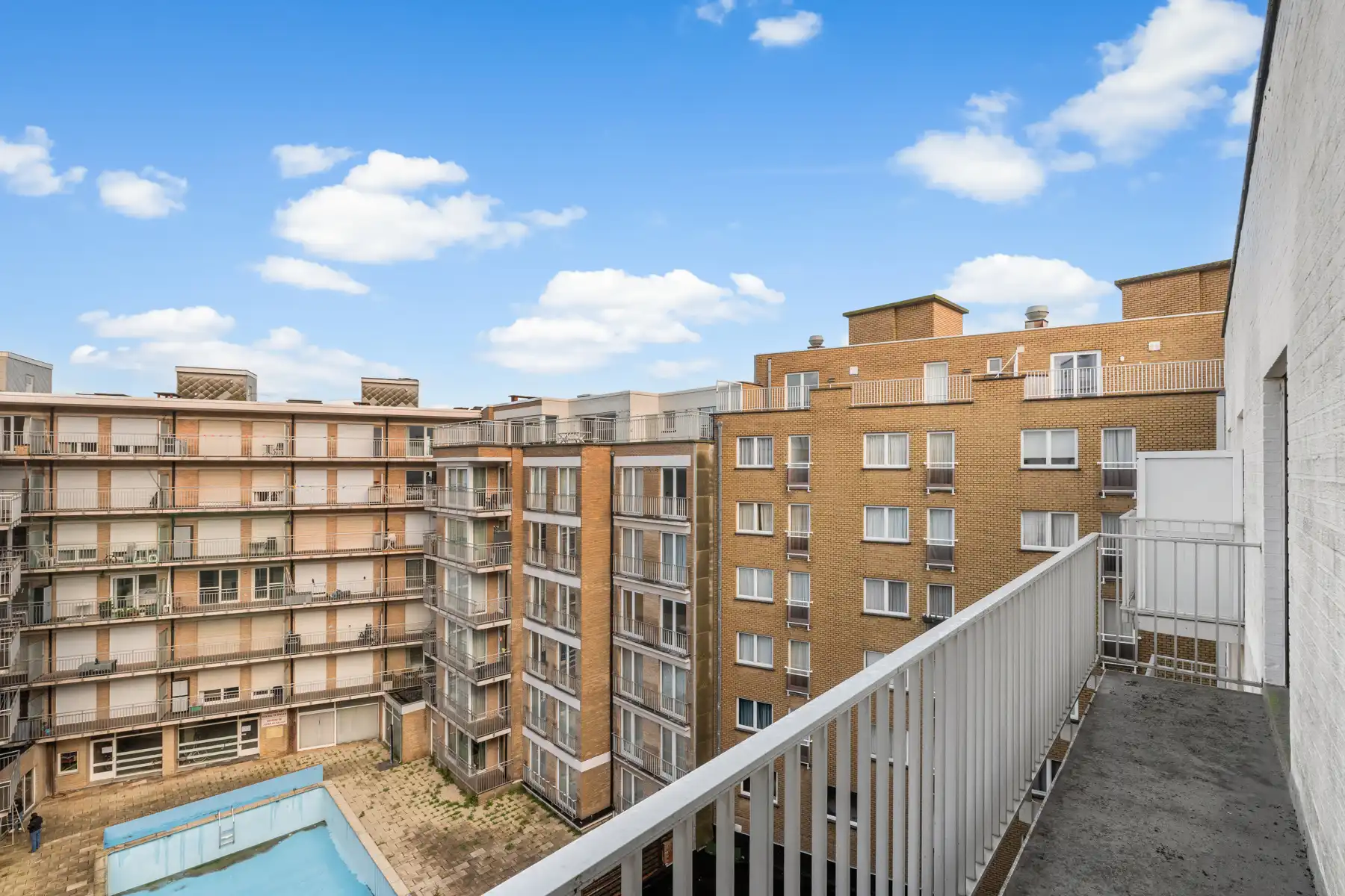 Ruim en zonnig appartement met terras vlakbij zee foto 15