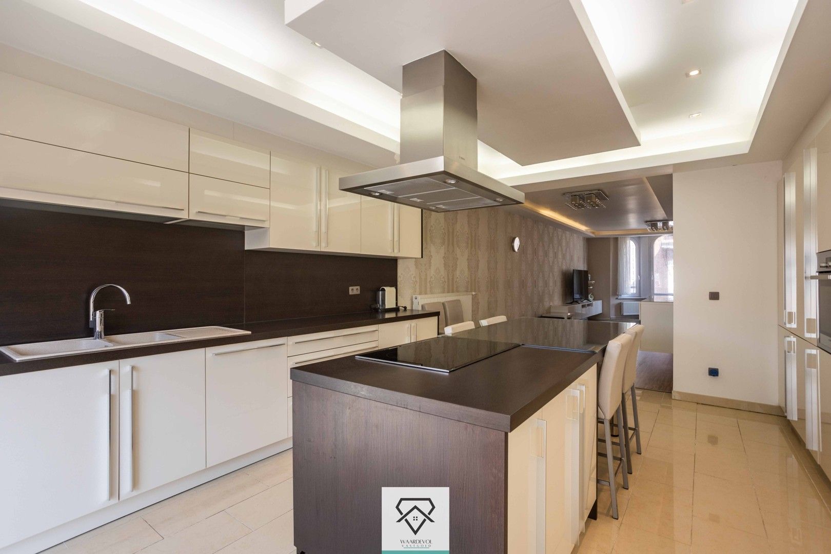 Ruim handelshuis met duplexappartement en twee handelsruimtes te koop foto 22