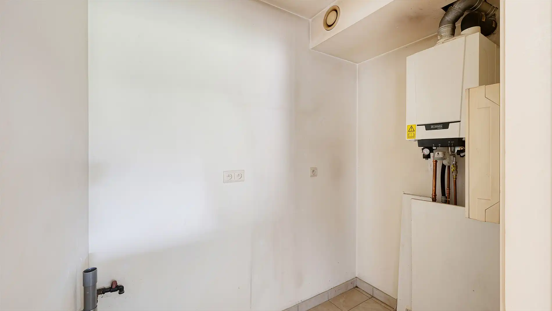 Ruim, breed appartement (105m²) te koop foto 14