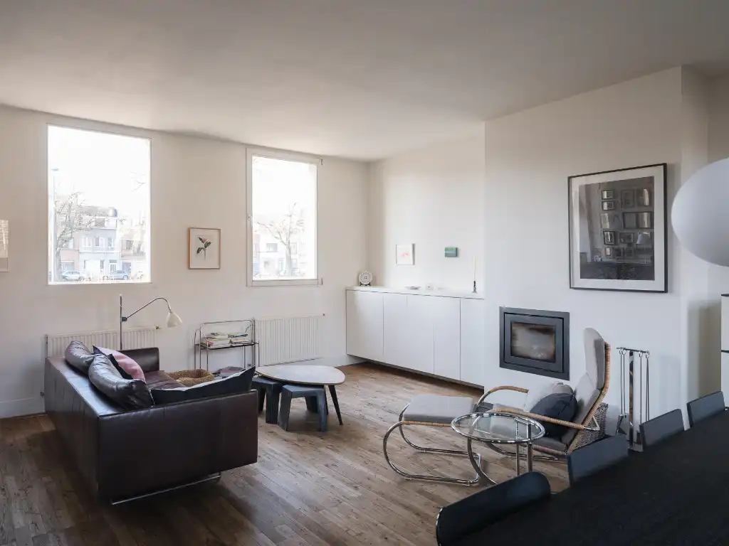 Een bijzondere woning die zich onderscheidt door haar architectuur, ruimtelijkheid en unieke tuin. foto 3