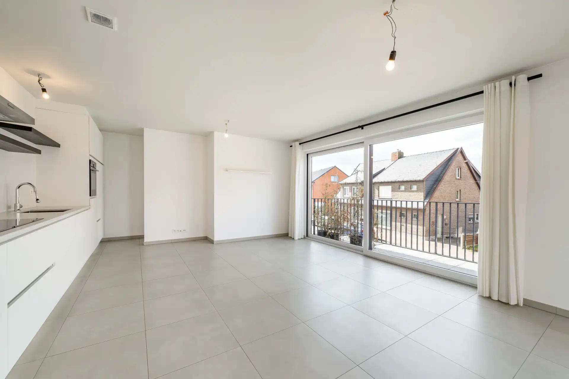 Instapklaar 1-slaapkamerappartement met terras TE KOOP in het centrum van Wielsbeke! foto 6