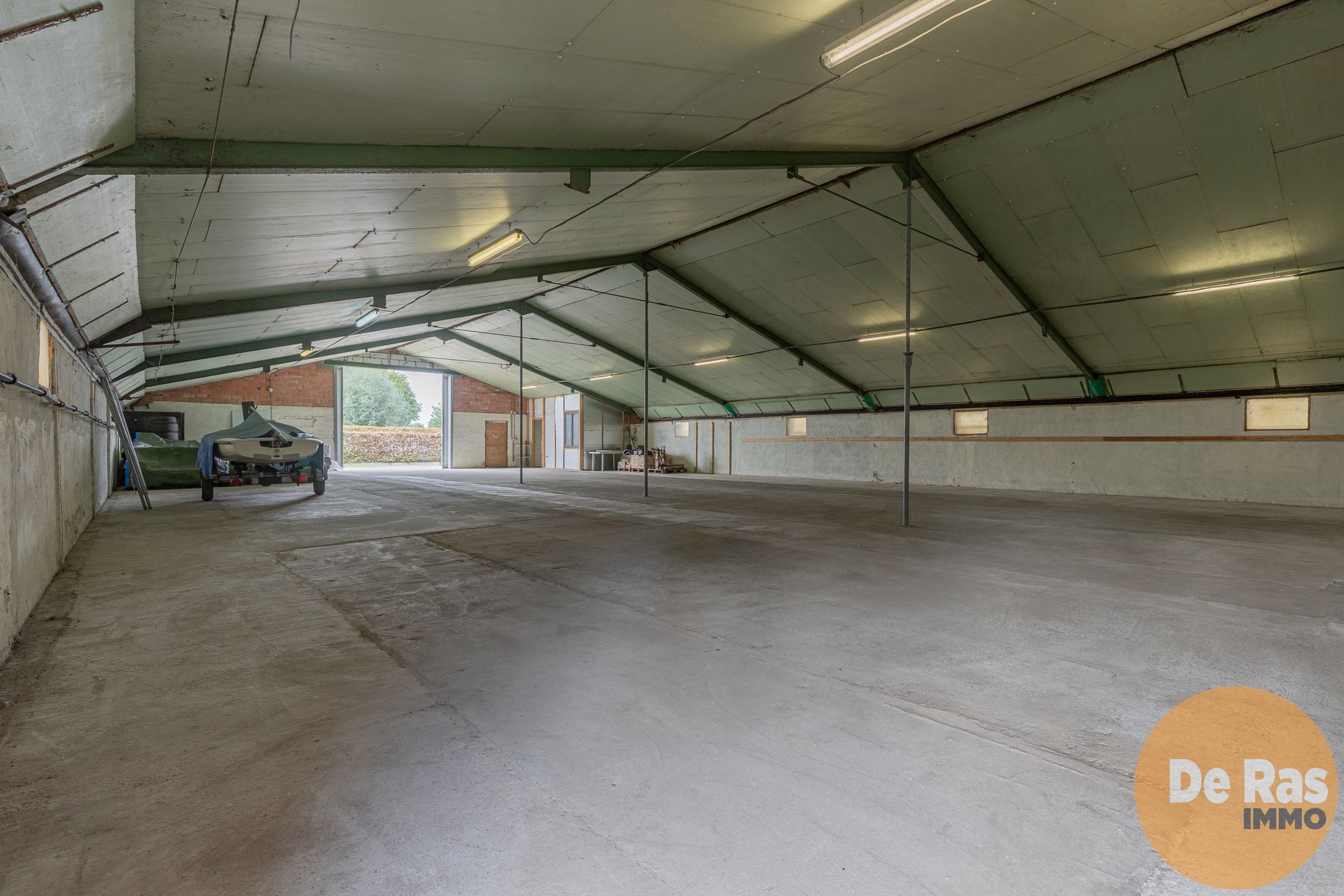 LOKEREN -Landelijk gelegen bedrijfswoning met stallencomplex foto 15