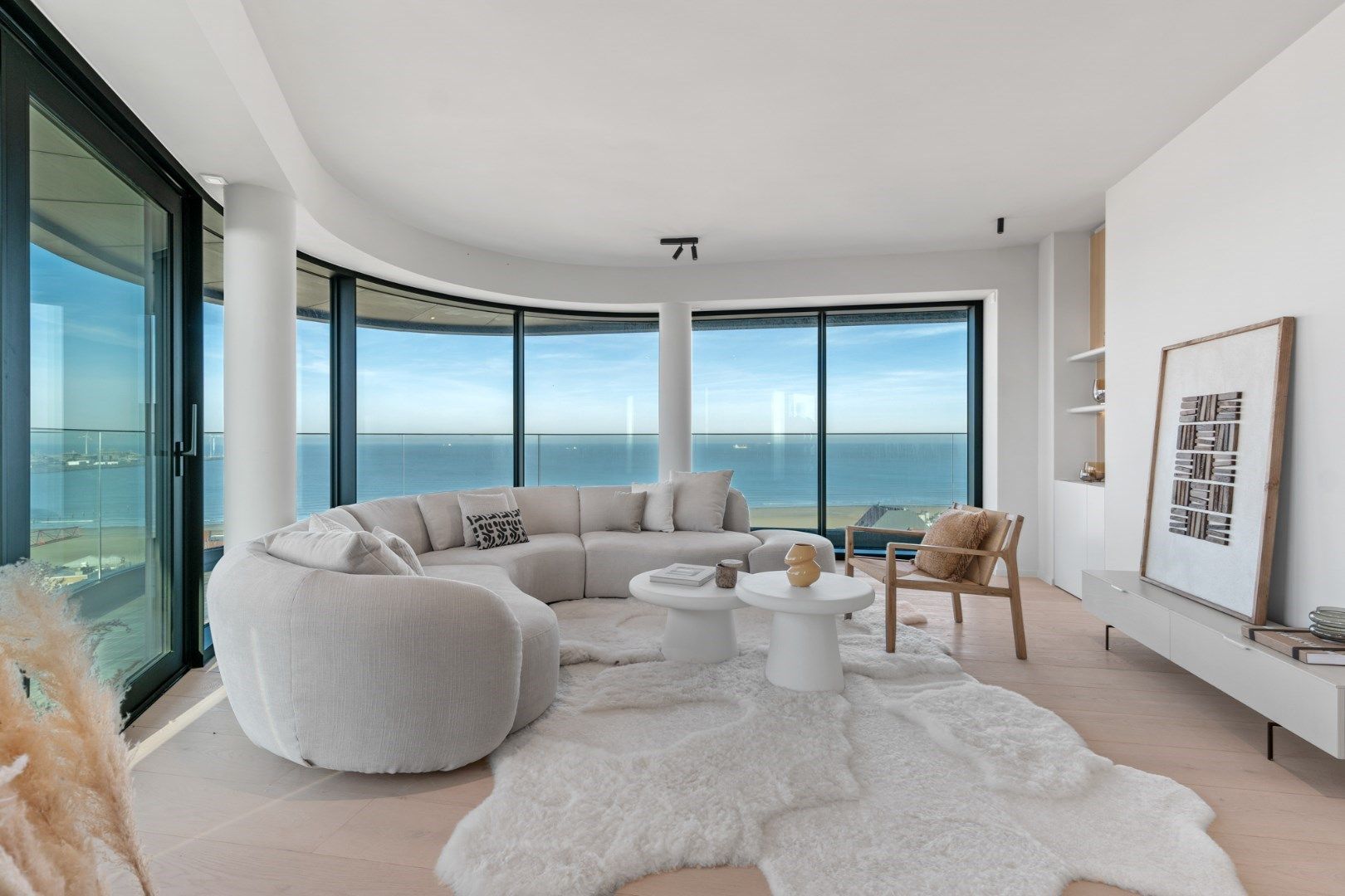 Luxueus ingericht kijkappartement in de prestigieuze Heldentoren - 15e verdiep - zicht op zee! foto 4