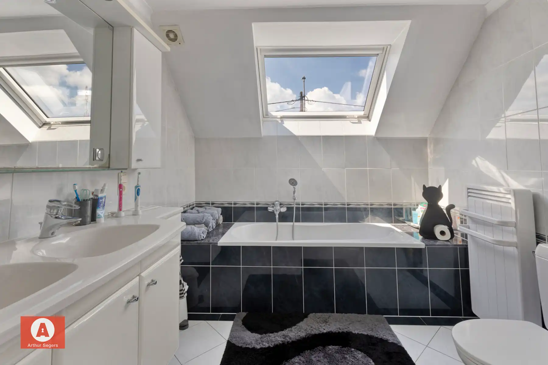 Unieke multifunctionele eigendom (woning met werkplaats) foto 17