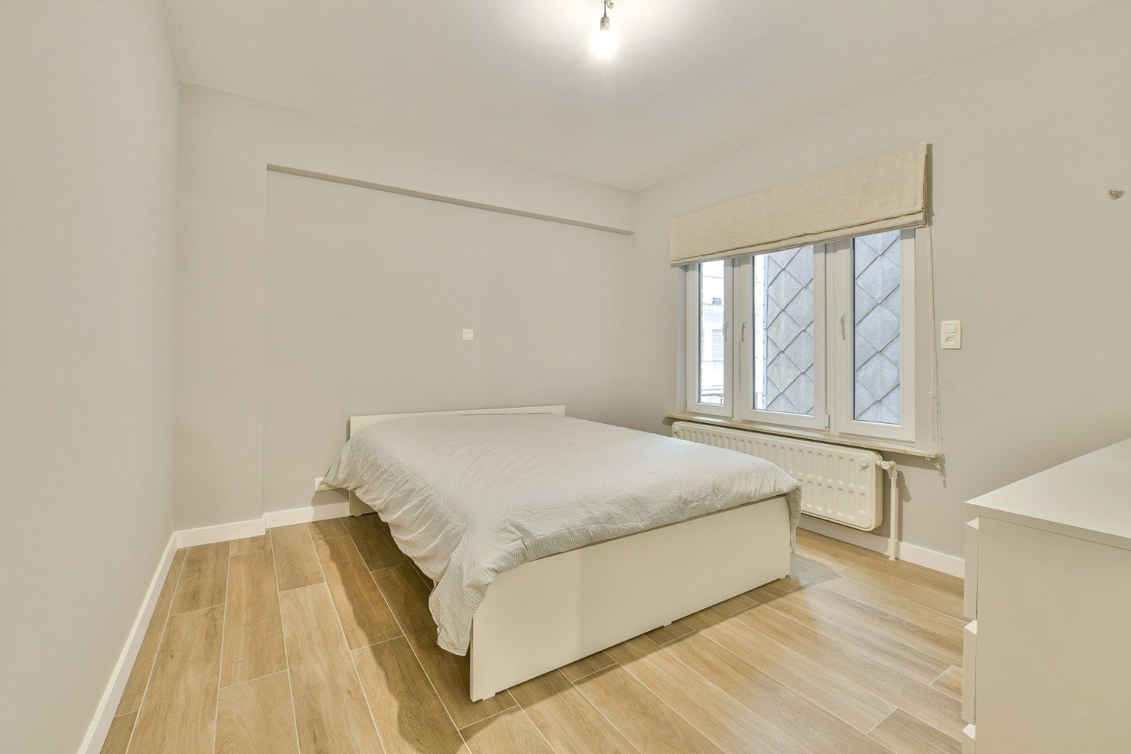 Gerenoveerd 2-slaapkamerappartement op toplocatie - vlakbij de zeedijk! foto 14