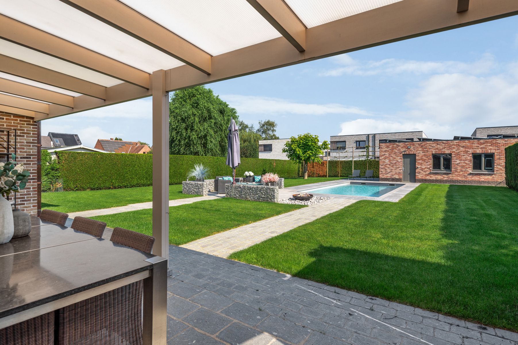 Vrijstaande, instapklare woning met verwarmd zwembad foto 11