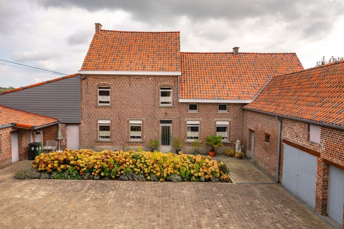 Hoeve vergund voor zonevreemd wonen te koop te Geraardsbergen foto 6