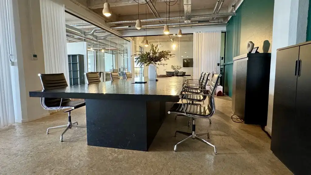 Hip loftkantoor te huur in Handelsdokcenter in Gent foto 4