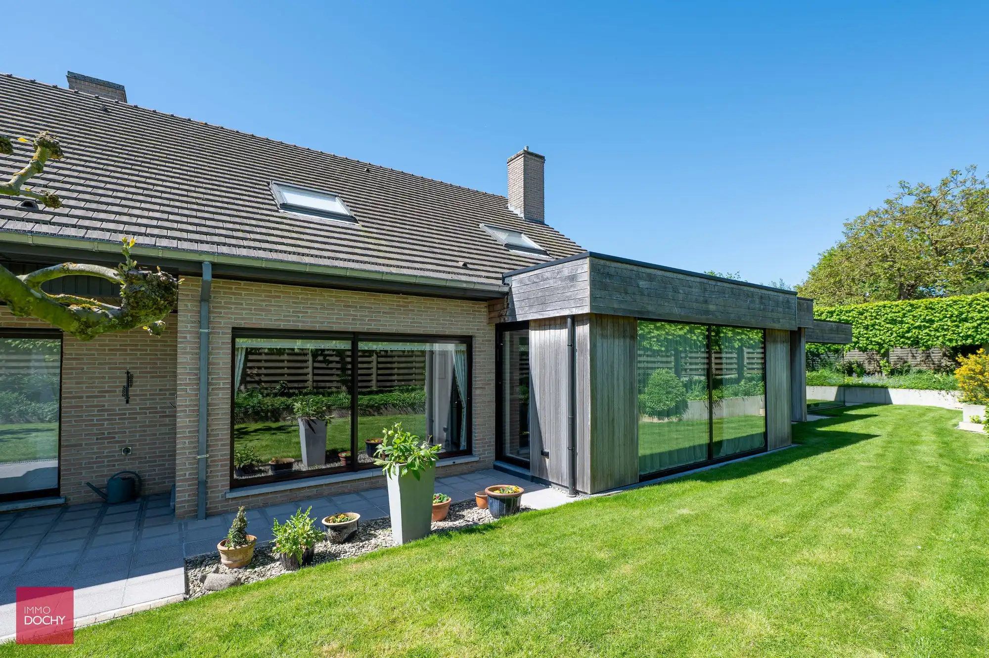 Ruime villa met recente aanbouw en binnenzwembad foto 14