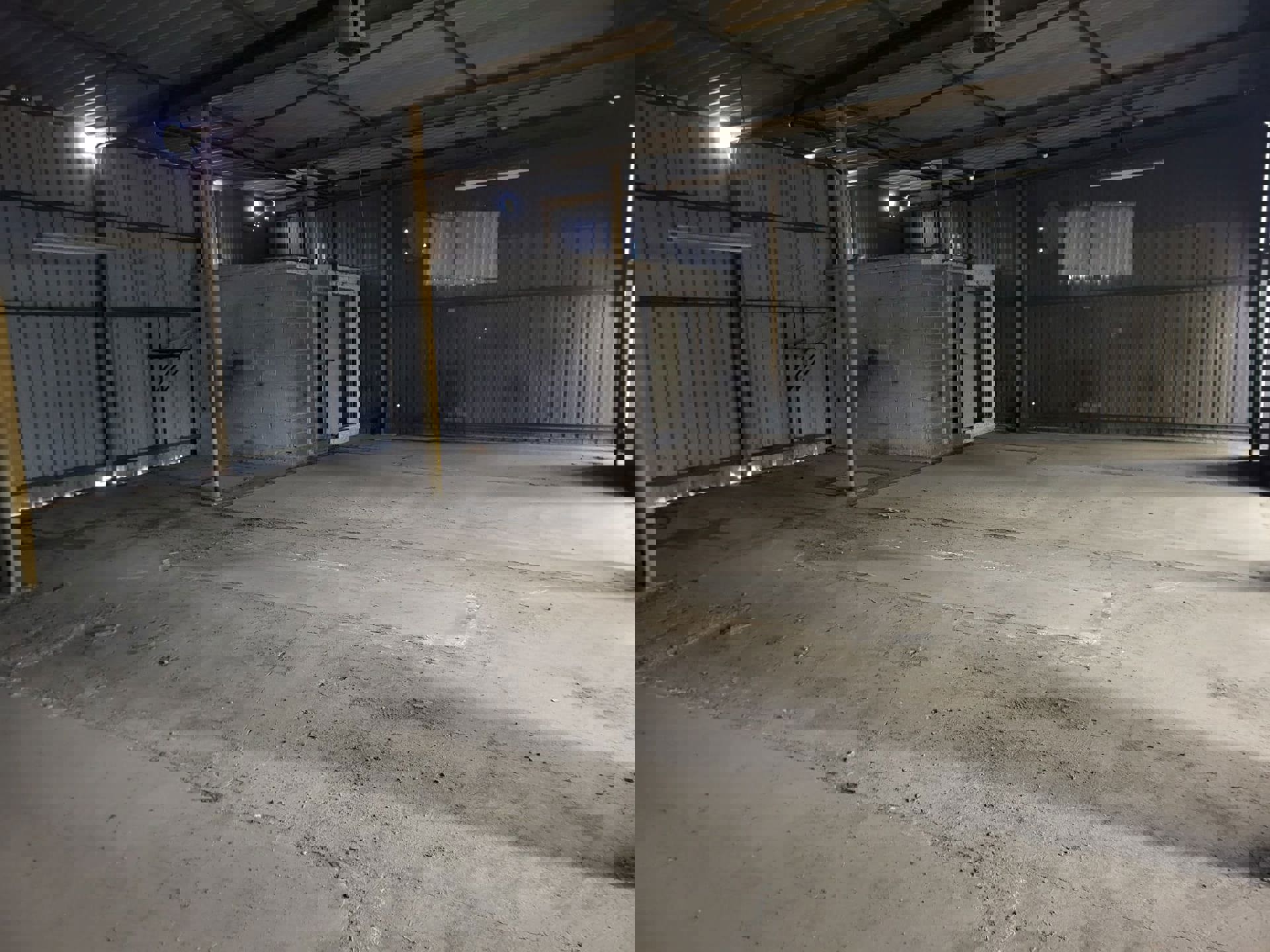 GENK TE HUUR: Grote bedrijfshal-Kantoor-Conciërgewoning foto 16