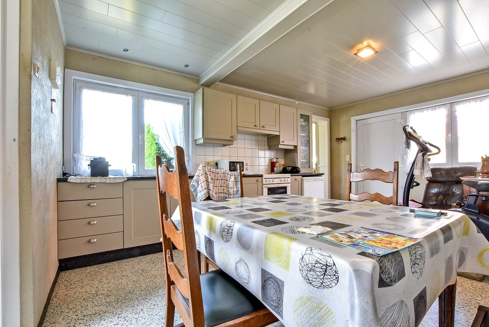 Centraal gelegen hoeve op 11.012m² te Diksmuide! foto 6