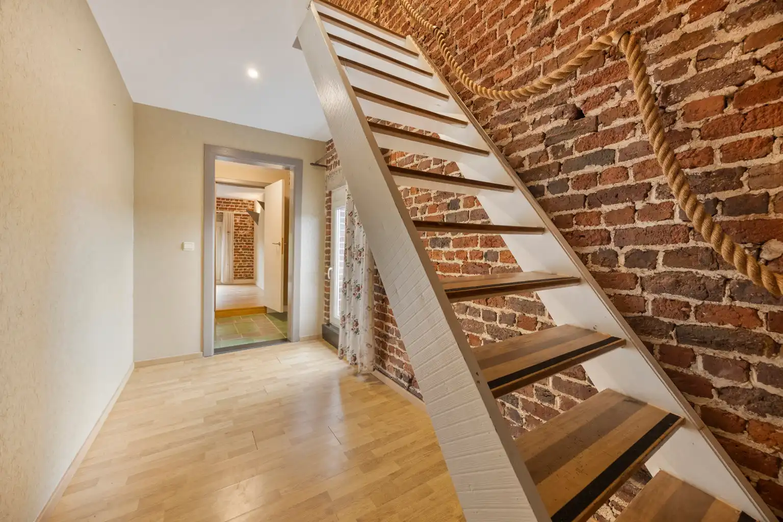 GERENOVEERD DUPLEXAPPARTEMENT MET KARAKTER foto 12