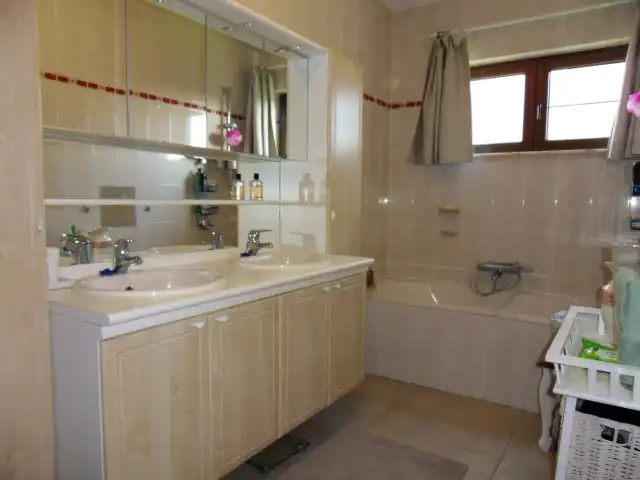 Villa-Landhuis met 4 slpkrs, bureel, 2 garages op 12 are foto 8