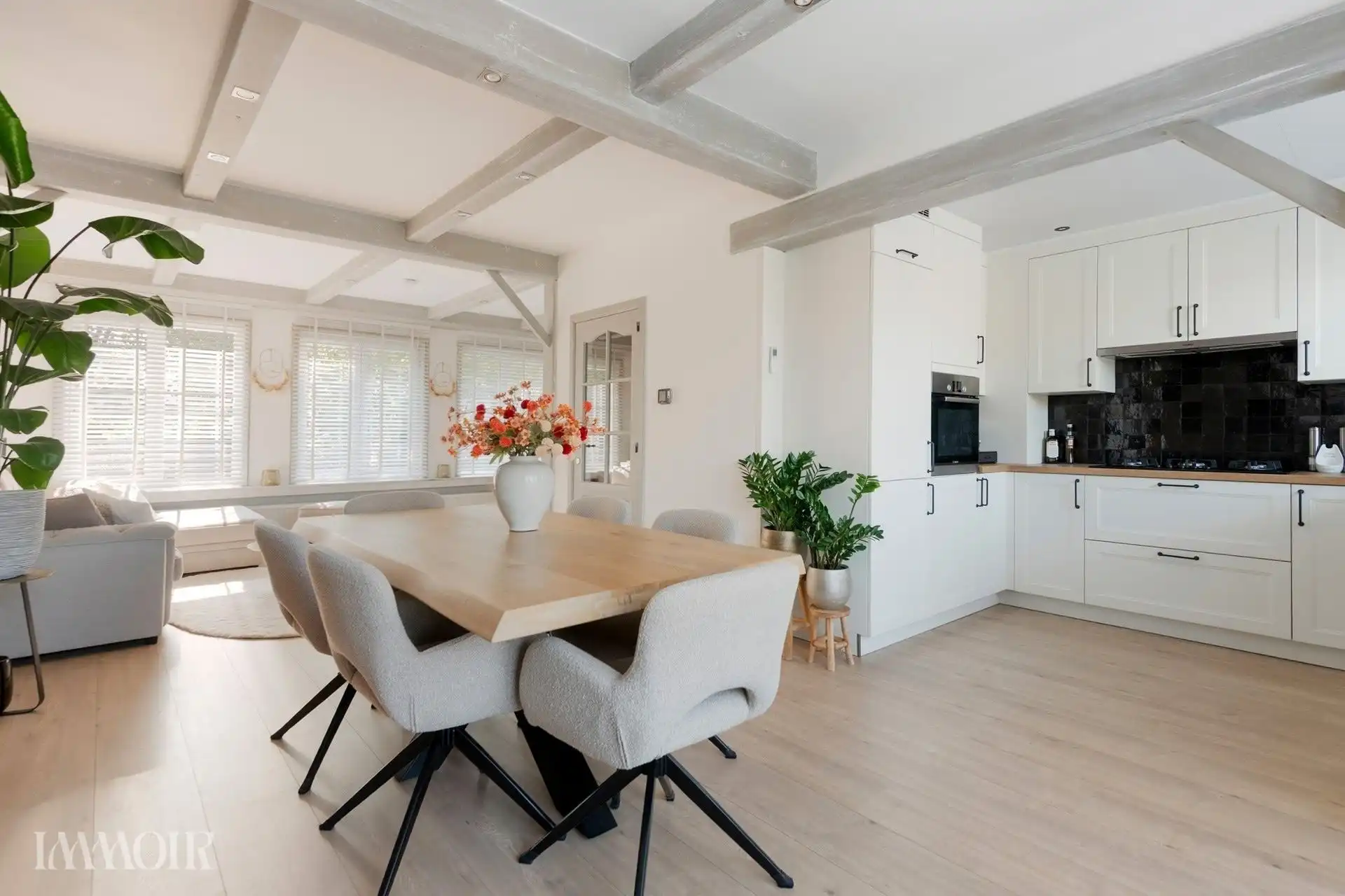 Instapklare bel-etagewoning met zonnepanelen, airco en zonnige tuin. foto 3