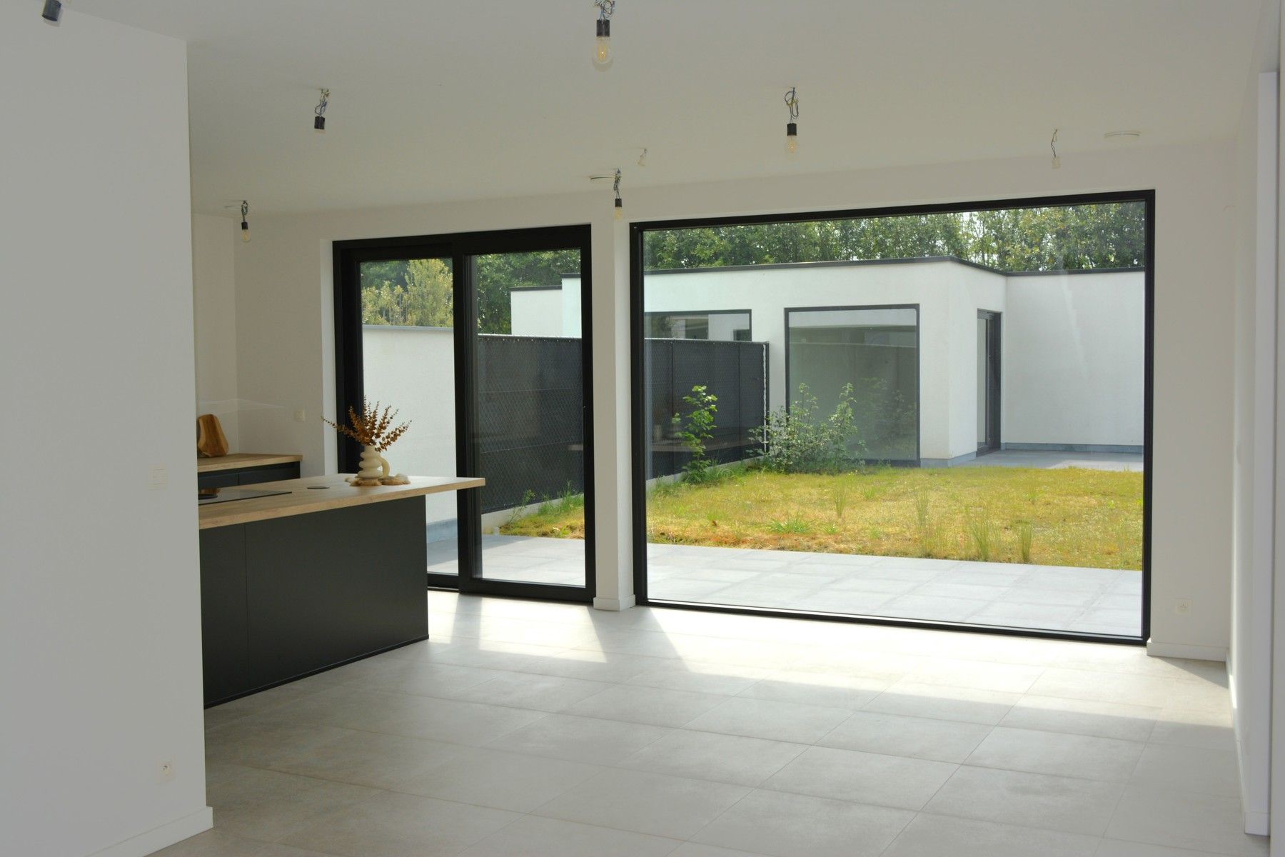 Knappe nieuwbouwwoning met bijgebouw op centrale locatie foto 6
