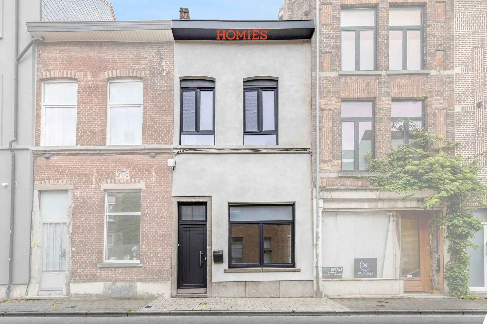Gerenoveerde centrumwoning met 5 slaapkamers en staanplaats! foto 2