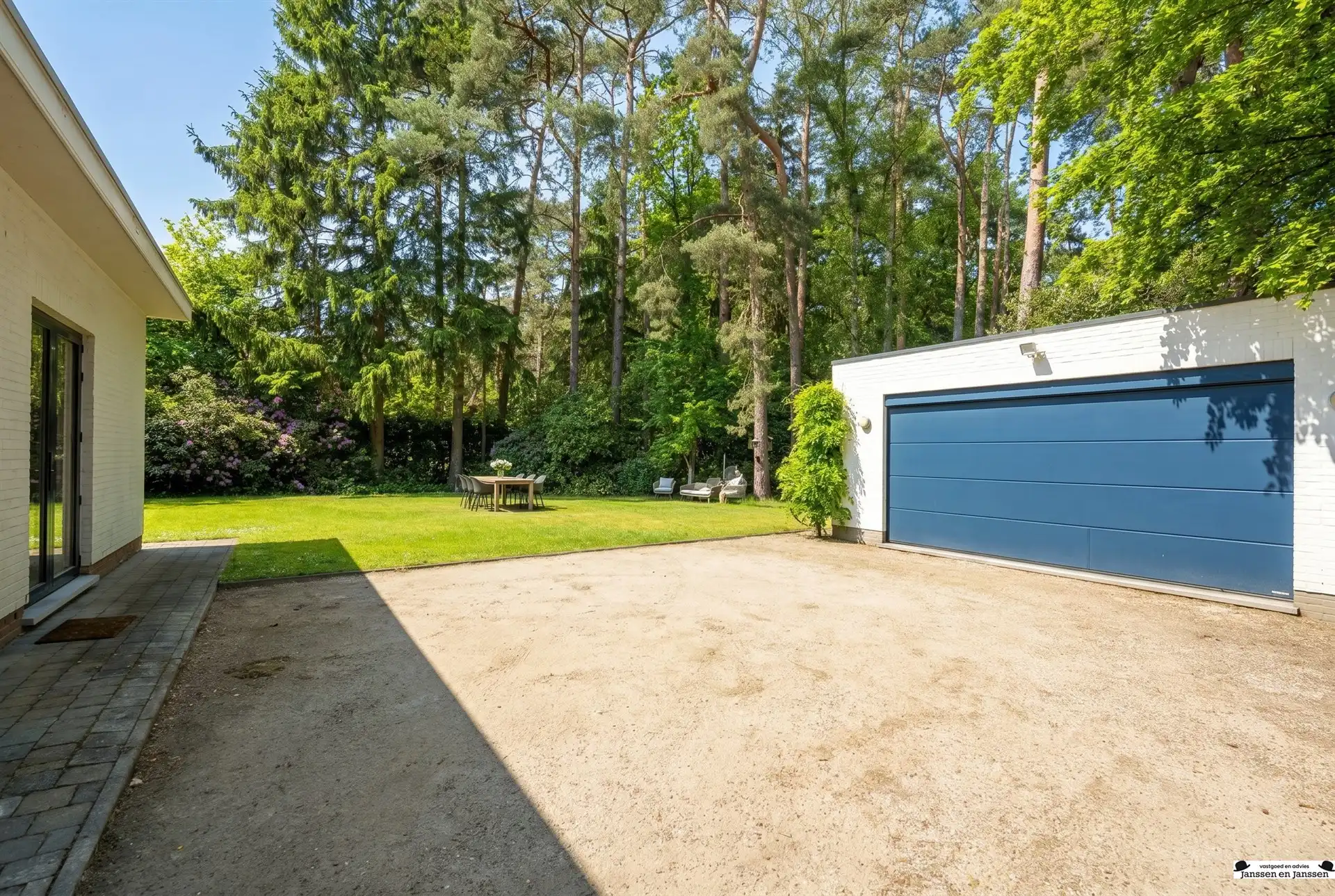 Exclusieve villa op royaal perceel van 3.000 m² grenzend aan uniek natuurdomein foto 24