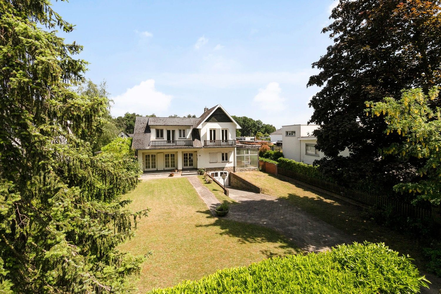 Prachtige vrijstaande villa in het mooie bosrijke Neerharen, Lanaken foto 2