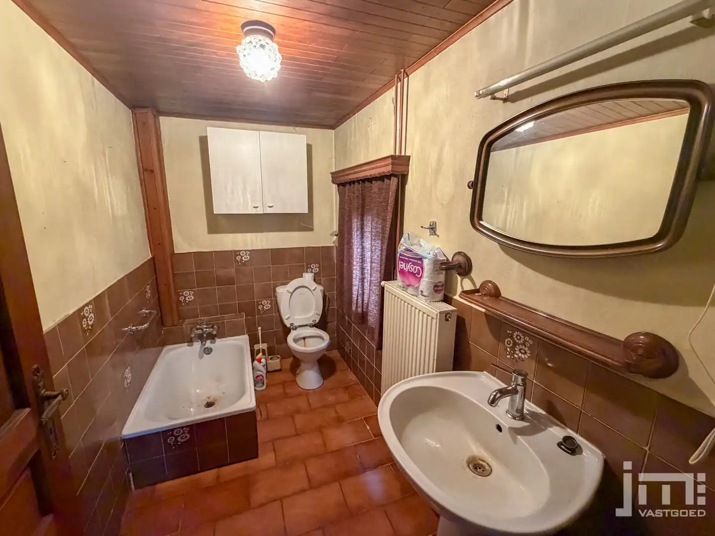 Woning met grote stallen foto 4