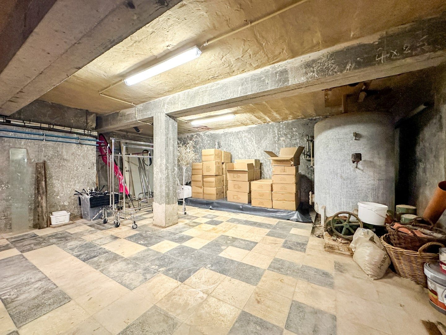 Instapklare handelsruimte hartje Veldegem, gunstige ligging foto 11