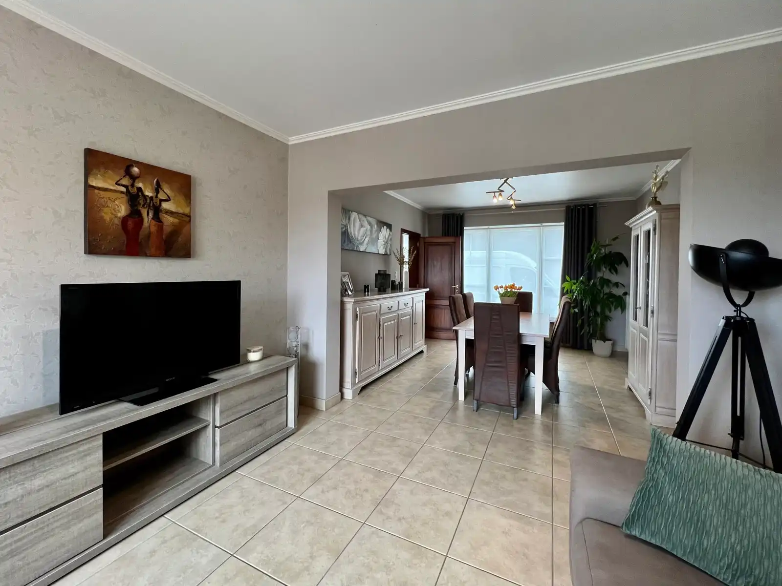 Ruime woning met 6 slk, 2 badk, 2 keukens en dubbele garage foto 4
