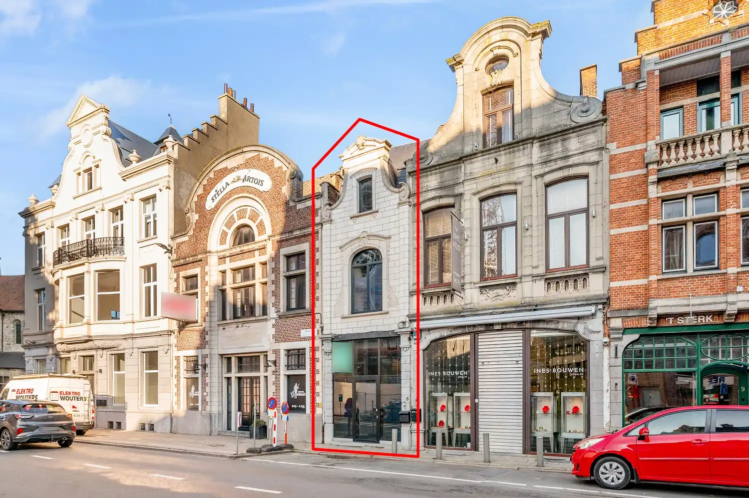 Karaktervolle erfgoedwoning op topligging tegenover de Sint-Gummaruskerk. foto 3