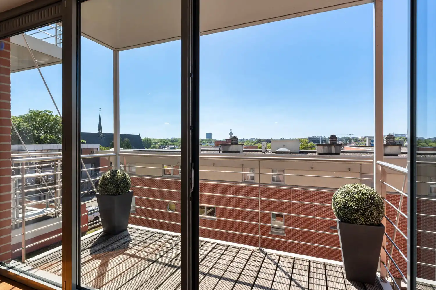 Ruim, lichtrijk en energiezuinig(A-label) appartement met 2 slaapkamers, een terras en de mogelijkheid tot aankoop van een autostaanplaats te centrum Leuven! foto 5