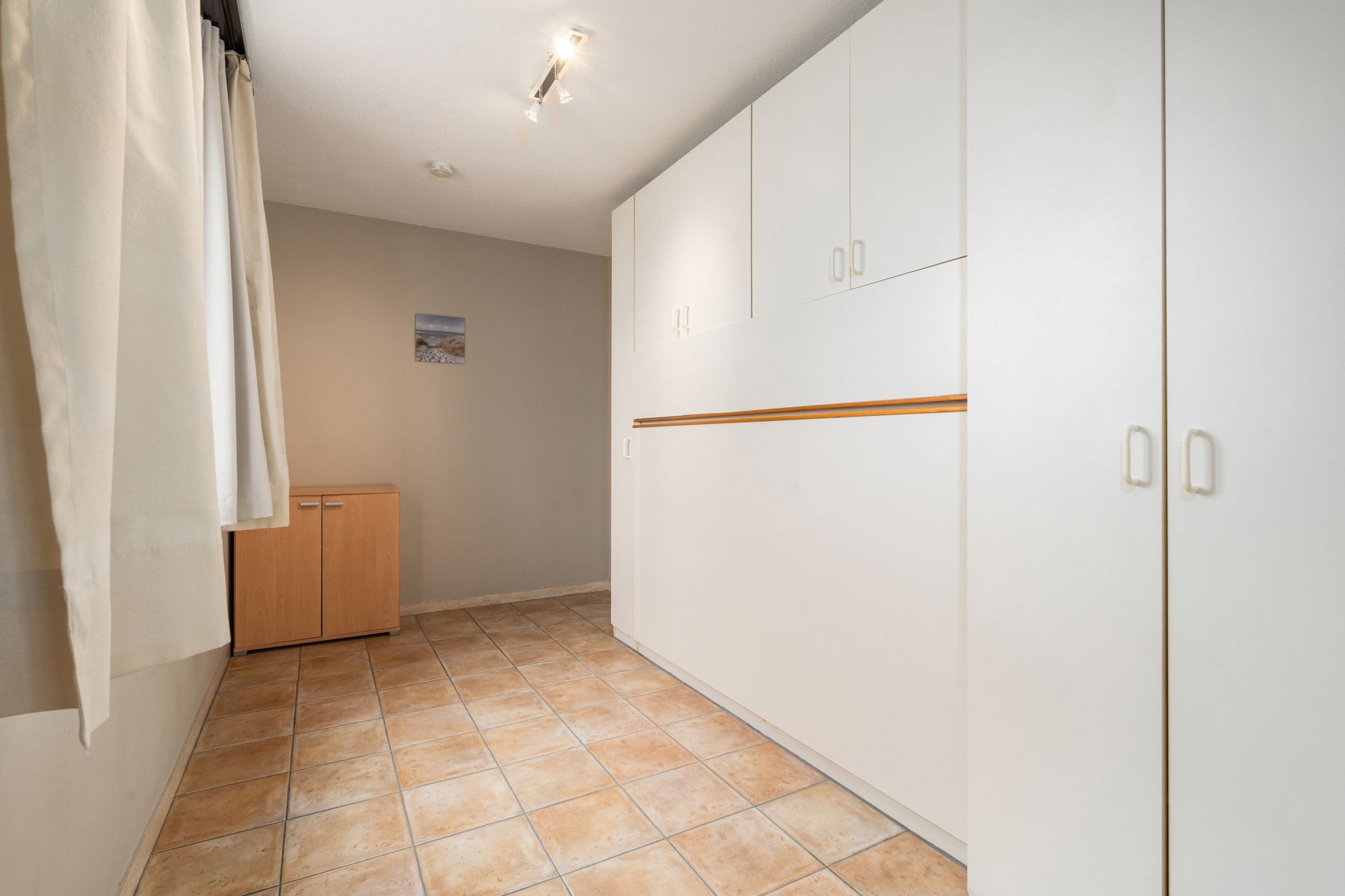 Instapklare familieflat met terras op de Zeedijk van Koksijde foto 8