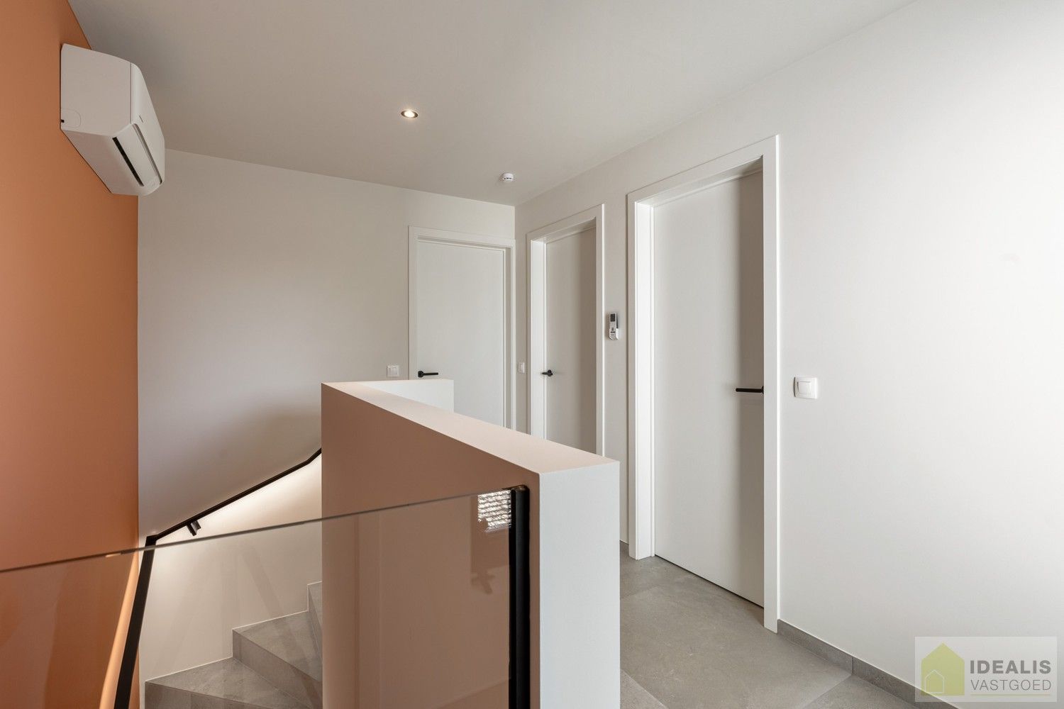 PRACHTIGE, PERFECT ONDERHOUDEN EN MODERN OPGETROKKEN WONING MET EEN HEERLIJK LICHTRIJKE WOONKAMER MET OPEN KEUKEN, 3 SLAAPKAMERS, 2 BADKAMERS VOORZIEN VAN ALLE COMFORT foto 33