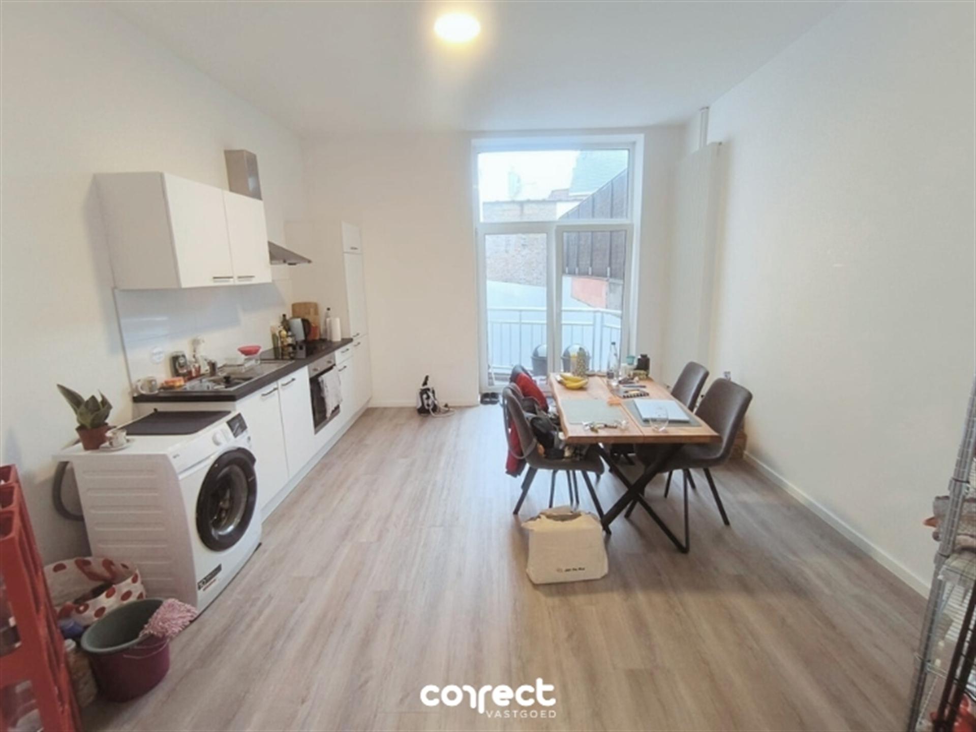 Ruim appartement op de eerste verdieping. foto 3