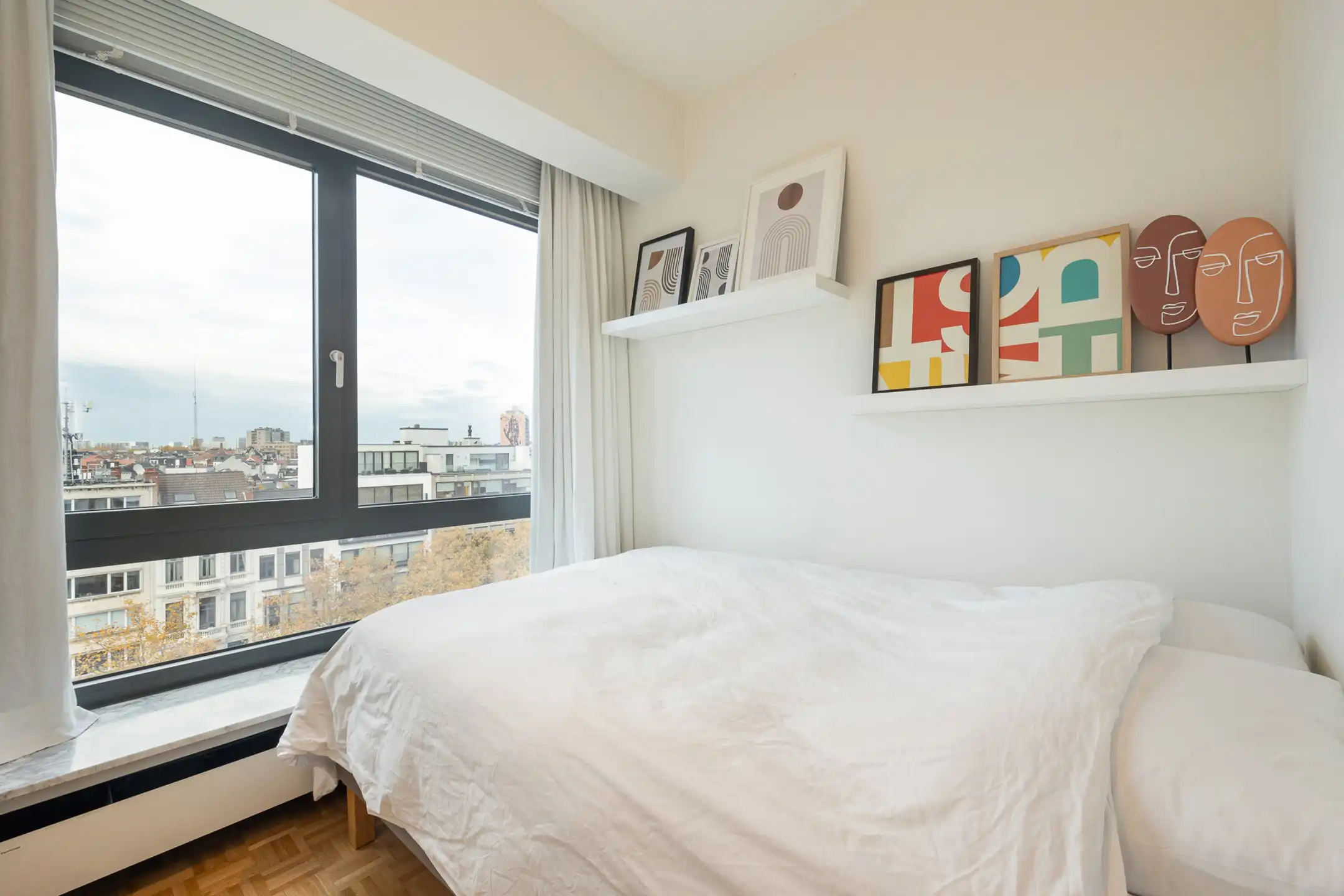 ANTWERPEN-ZUID - Ruim hoekappartement op het Zuid foto 9