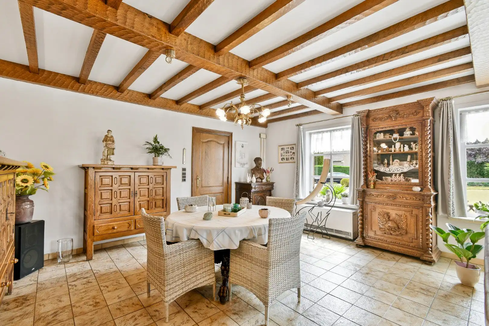 Alleenstaande villa op ruim perceel van 854 m2 in rustige woonwijk te Gistel foto 8