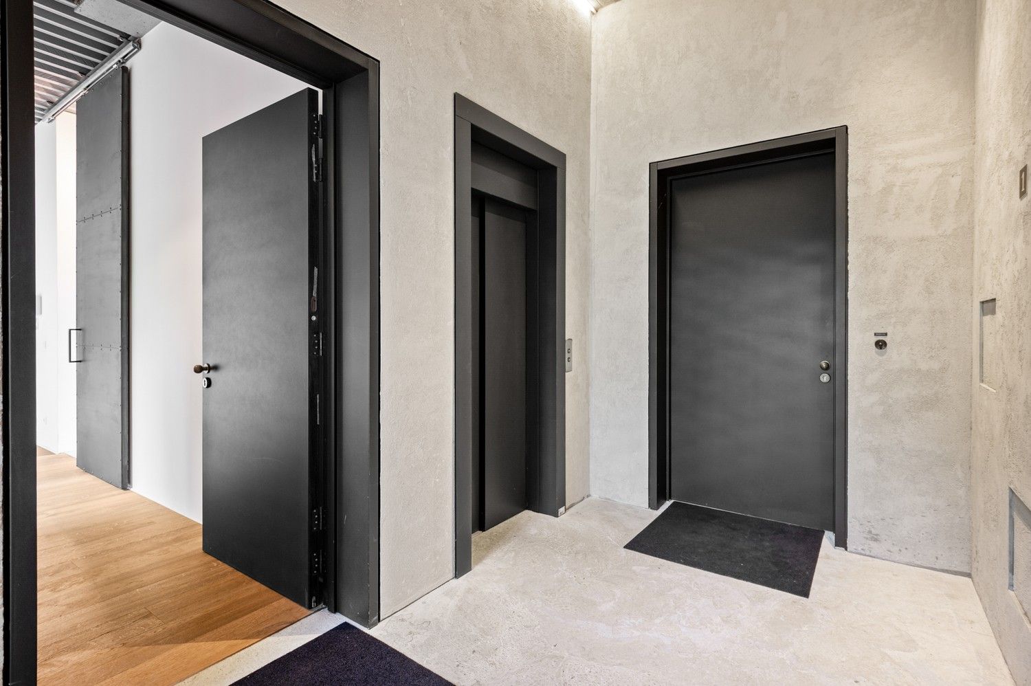 Inspirerend kantoor van ca. 140 m² te huur in het project Kanaal van Axel Vervoordt foto 19