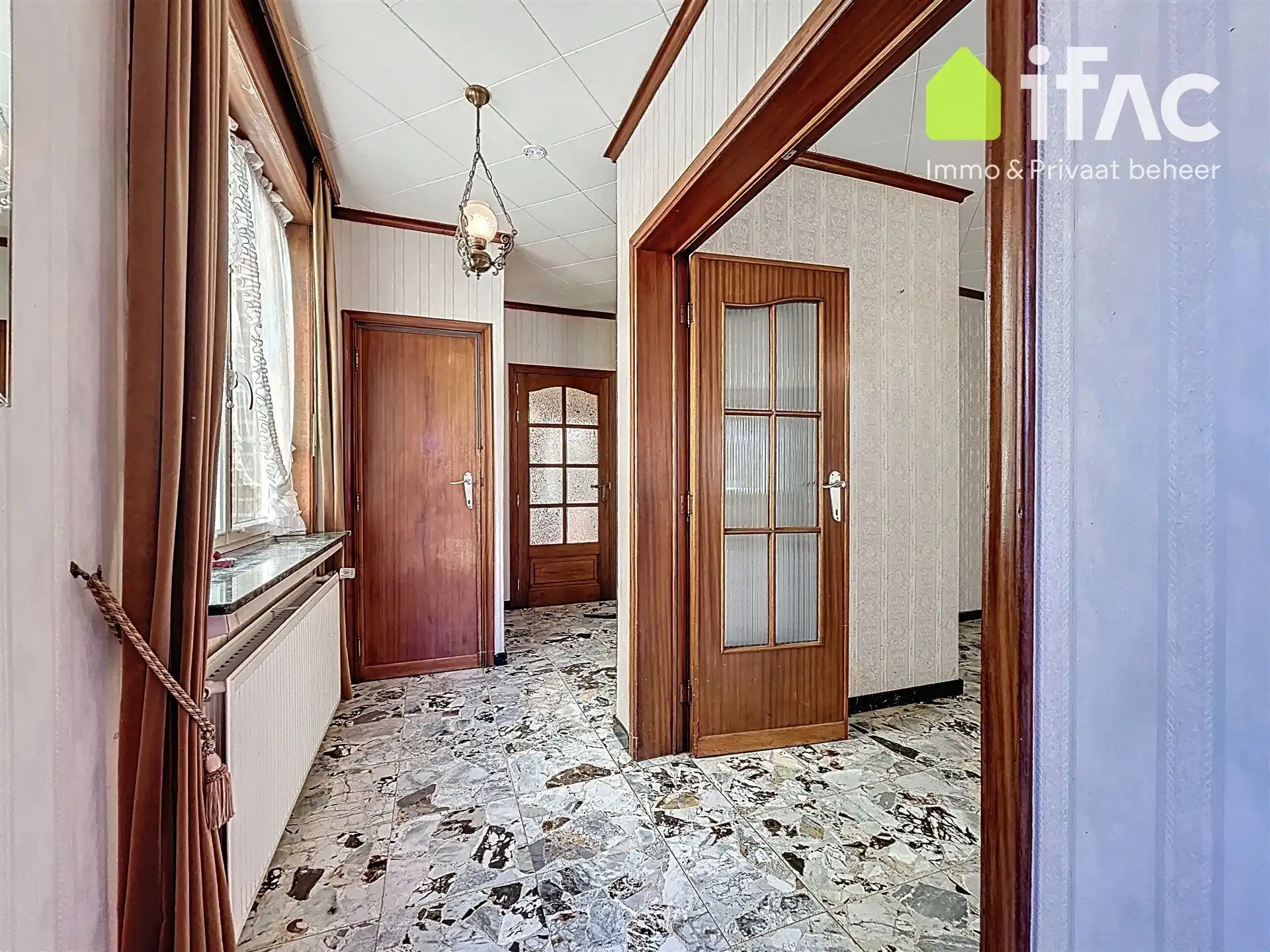 Uitstekend gelegen halfopen bebouwing met 3 slaapkamers foto 2