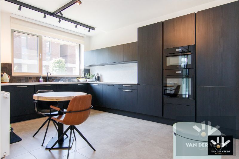 LUXUEUS GVL 3 SLPK-APP MET TUIN EN TWEE STAANPLAATSEN foto 13