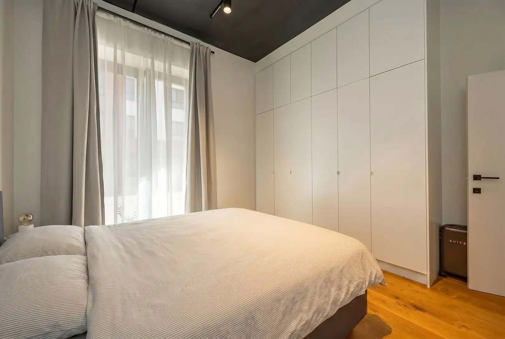 Ruime Loft met 3 kamers en tuintje foto 22